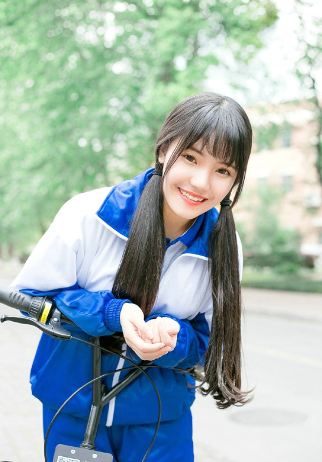 甜美娇巧可爱妹子校园阳光俏皮唯美写真