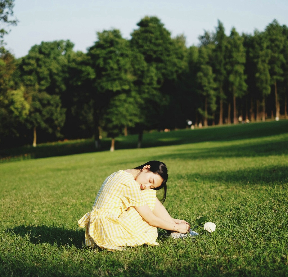 复古红色长裙美女魅力女人味散发