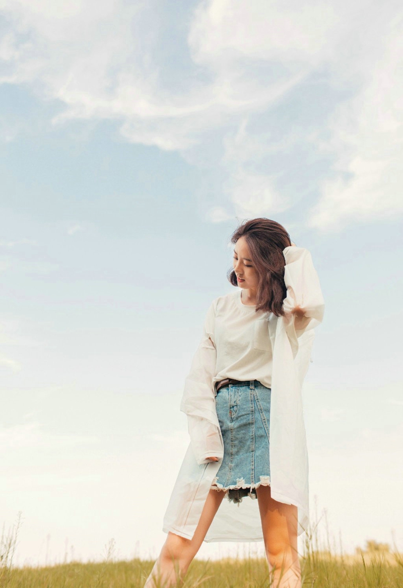 复古私房内的红酒女神漂亮脸蛋