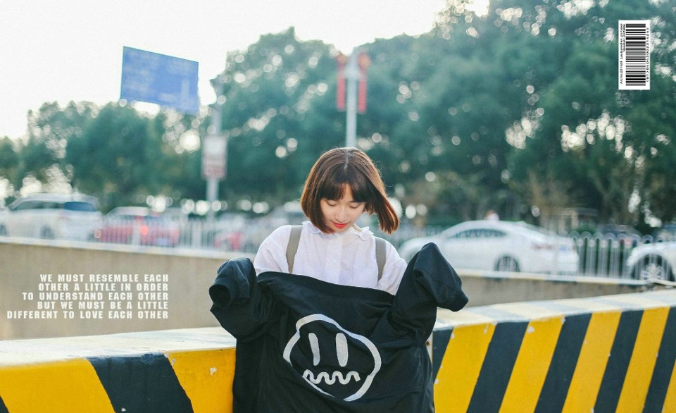 日系短发妹子可爱无辜眼神迷人