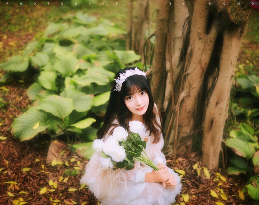 森林清纯娇嫩白衣美女