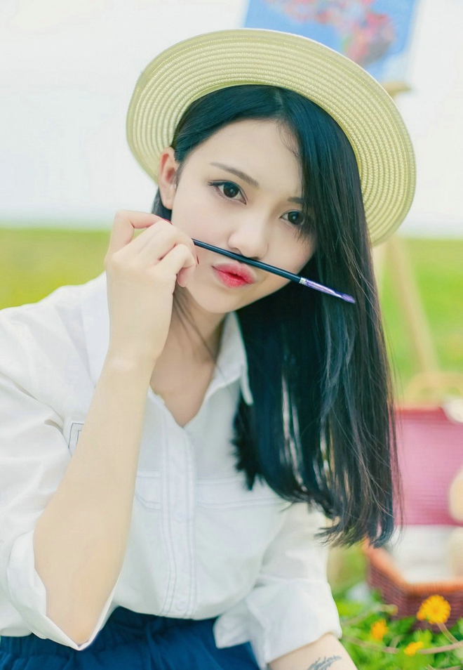 户外写生清纯美女如风如画