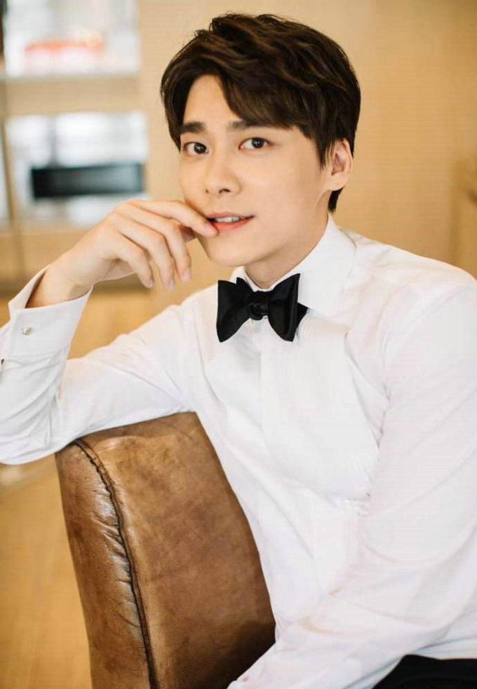 李易峰诠释华丽绅士风写真照