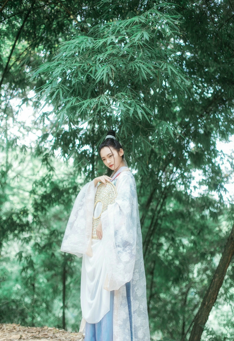 英伦风条纹衣美女养眼侧颜无敌写真美照