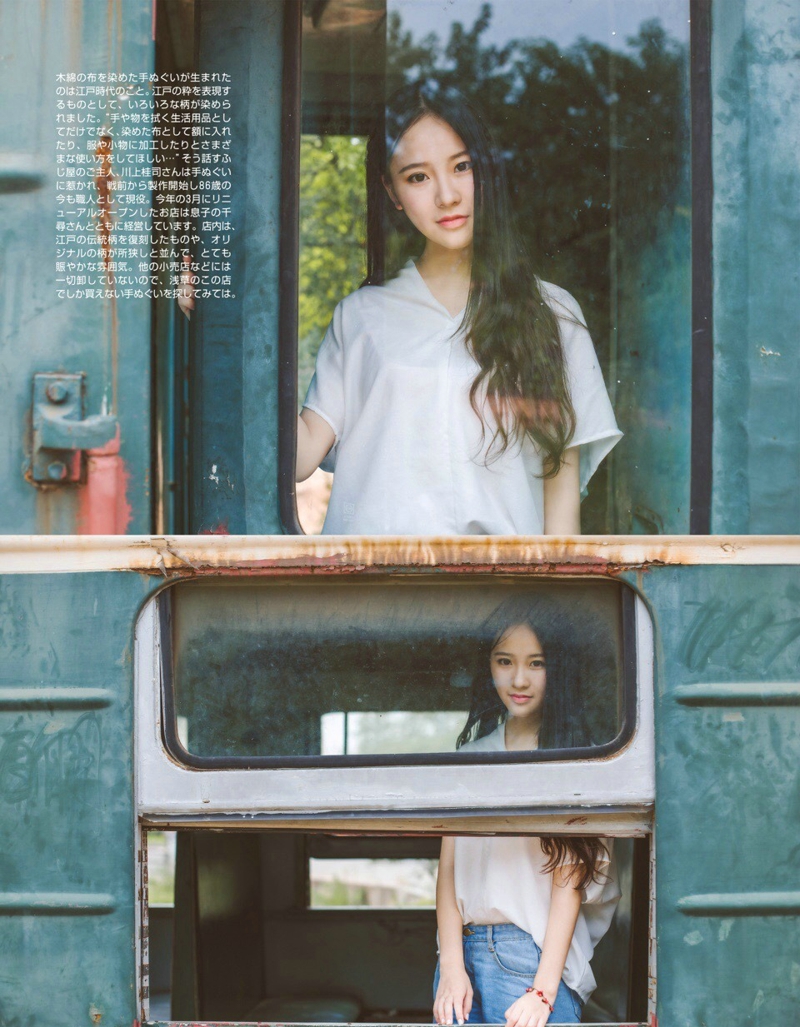 列车上的清纯漂亮少女笑脸阳光写真