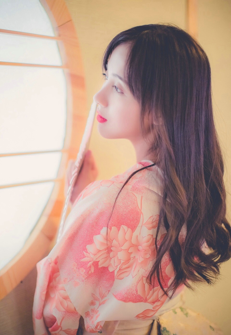 列车上的清纯漂亮少女笑脸阳光写真