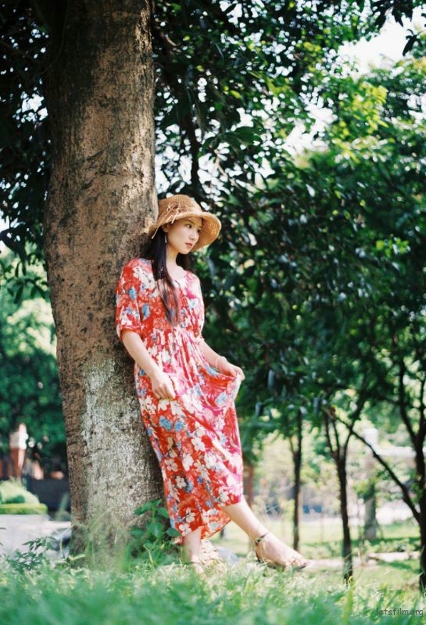 复古红色长裙美女魅力女人味散发