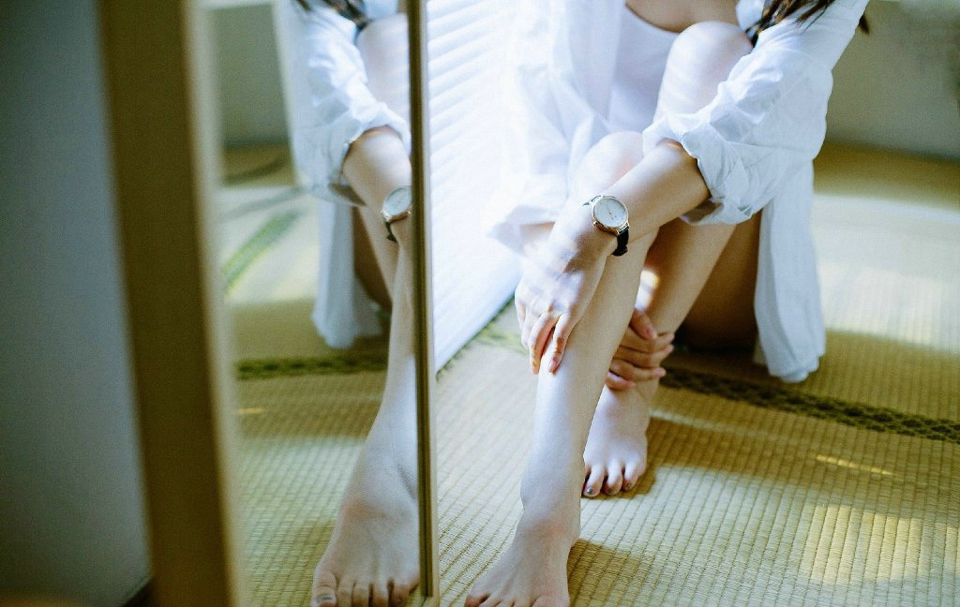 餐厅内的可爱少女青春无敌吸睛