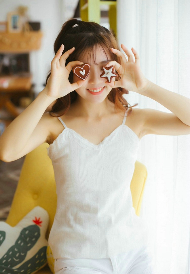 俏皮甜点女孩橘色下午清新写真