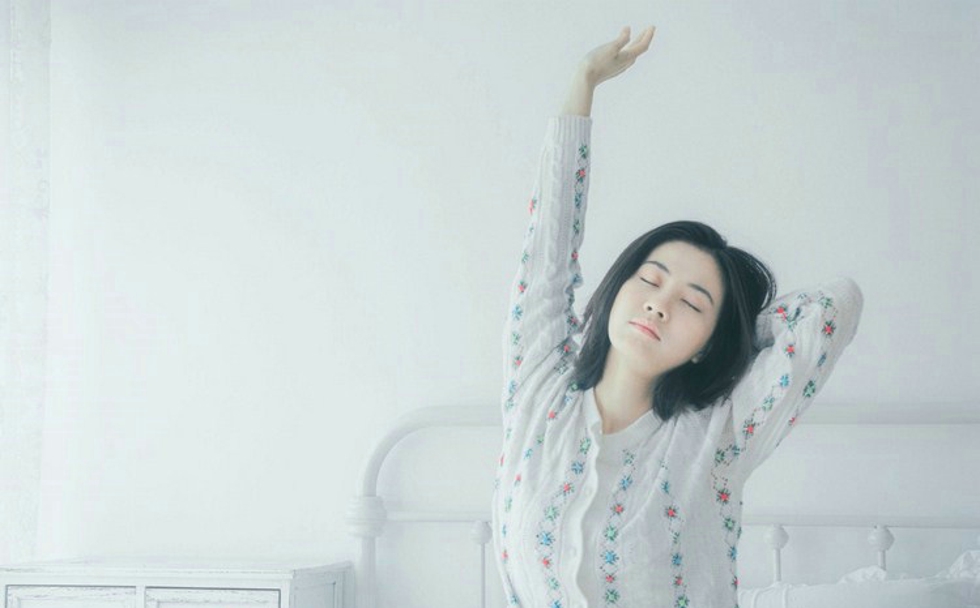 睡眼朦胧清纯娇嫩早安少女