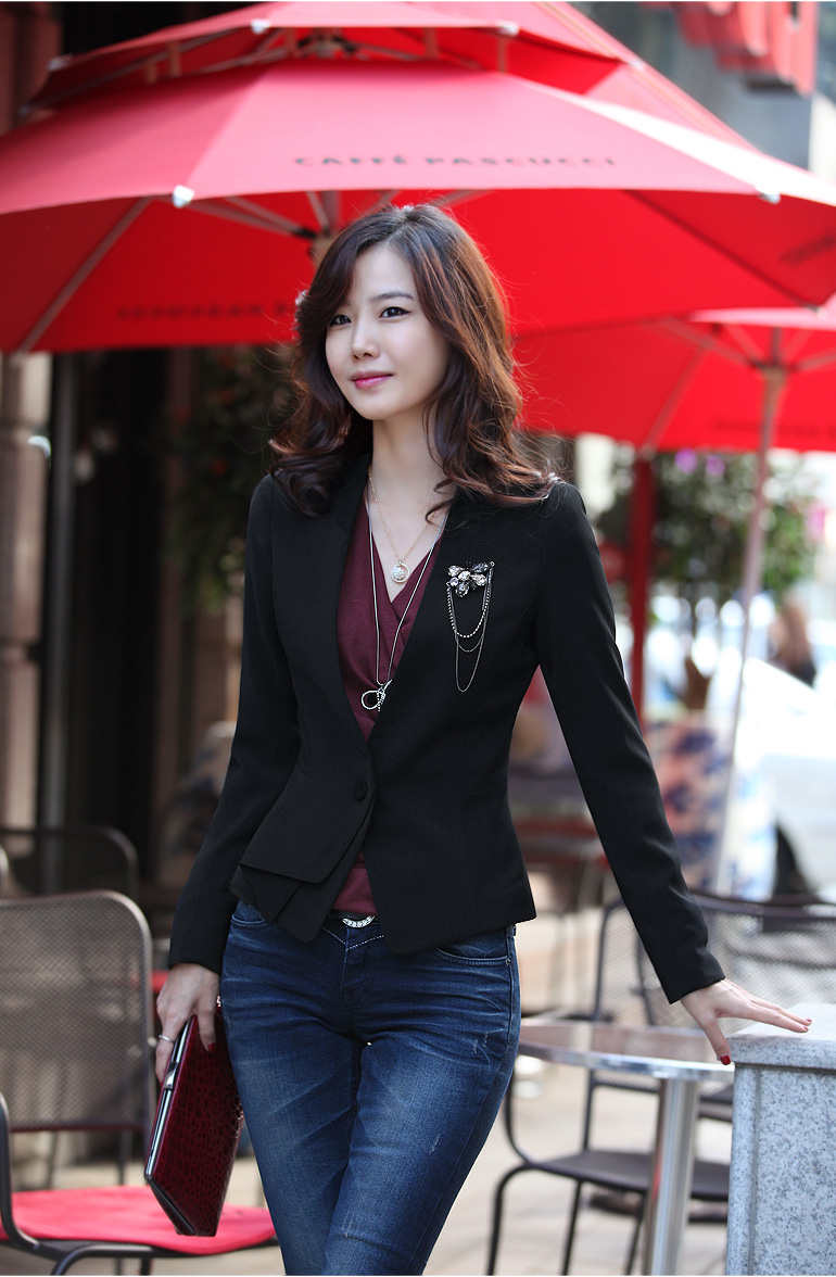 气质美女穿什么都好看