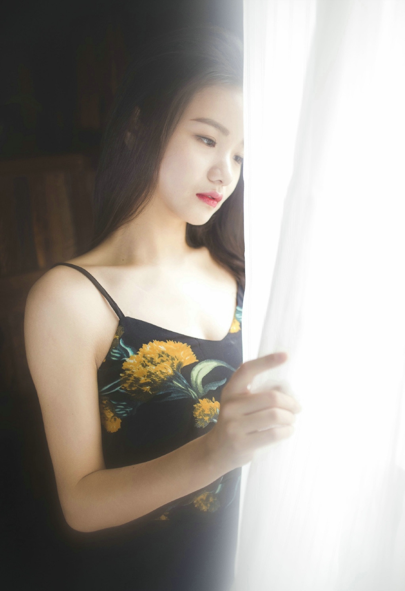 白皙美艳少女漂亮脸蛋笑脸迷人