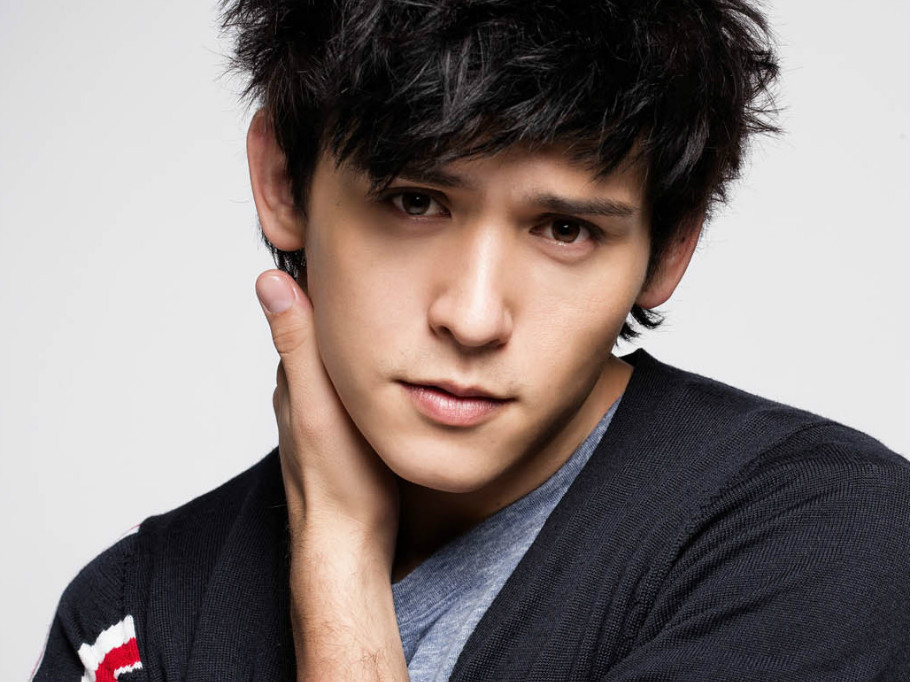 阳光男孩倪安东个人写真