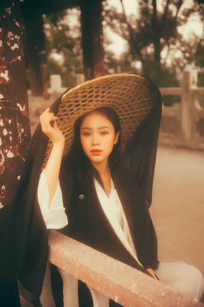 高颜值古装美女柔婉安静动人写真