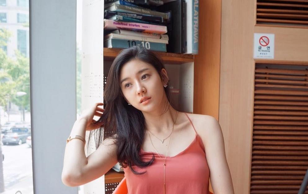 韩国美女Sojin生活自拍照气质迷人