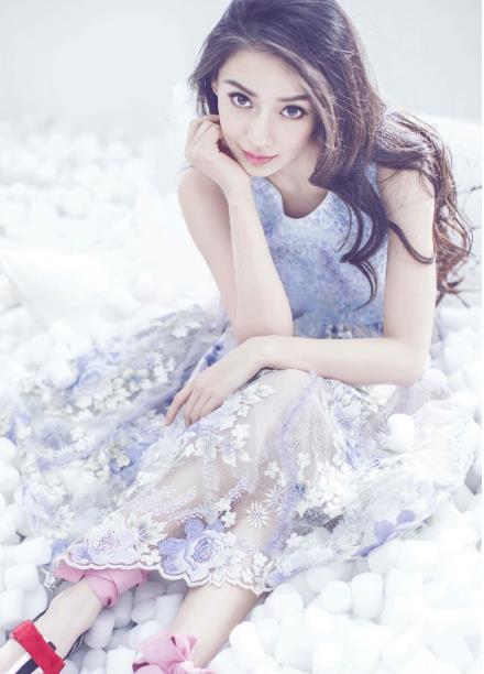 杨颖可爱卖萌照片