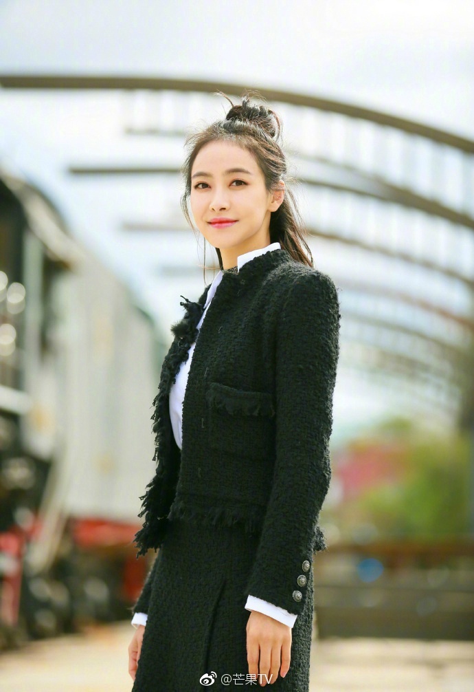 宋茜最新封面曝光 精灵美少女演绎浪漫夏日风