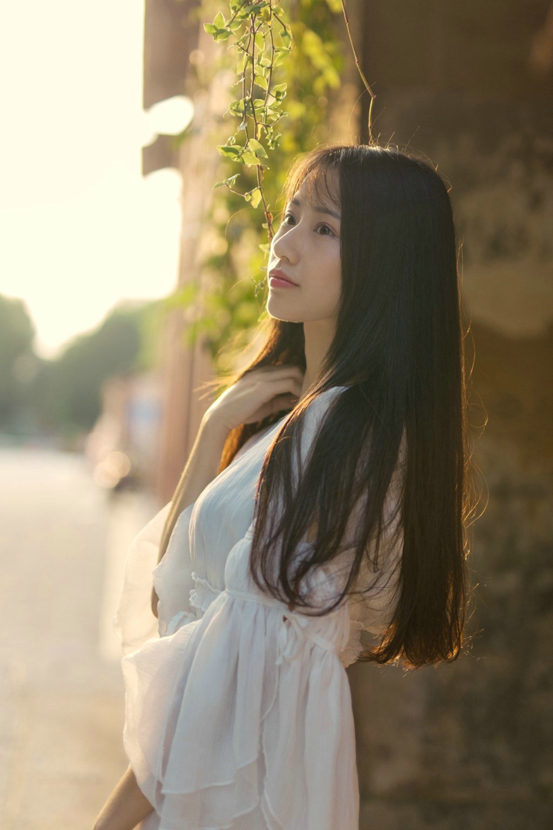 夕阳下的牛仔外套美女侧颜美丽吸睛唯美写真