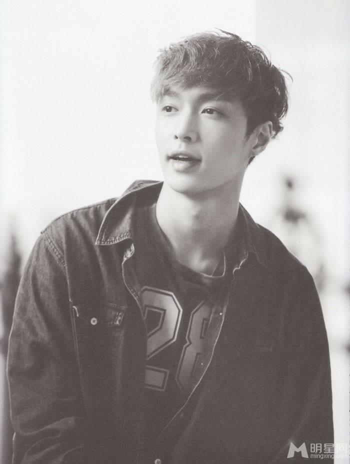 张艺兴帅气写真照