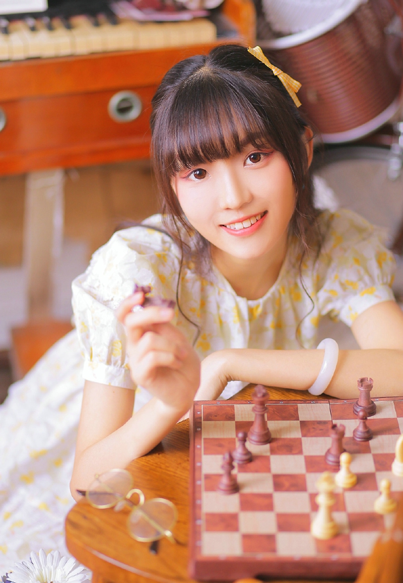 可爱少女甜美文静私房悠闲时光