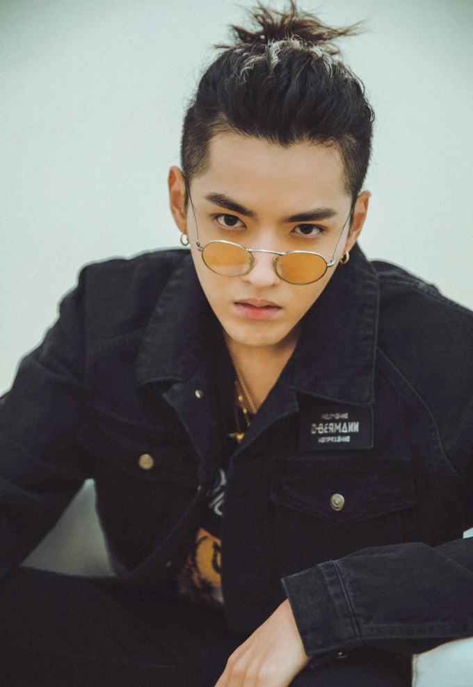 吴亦凡菠萝头气质时尚写真