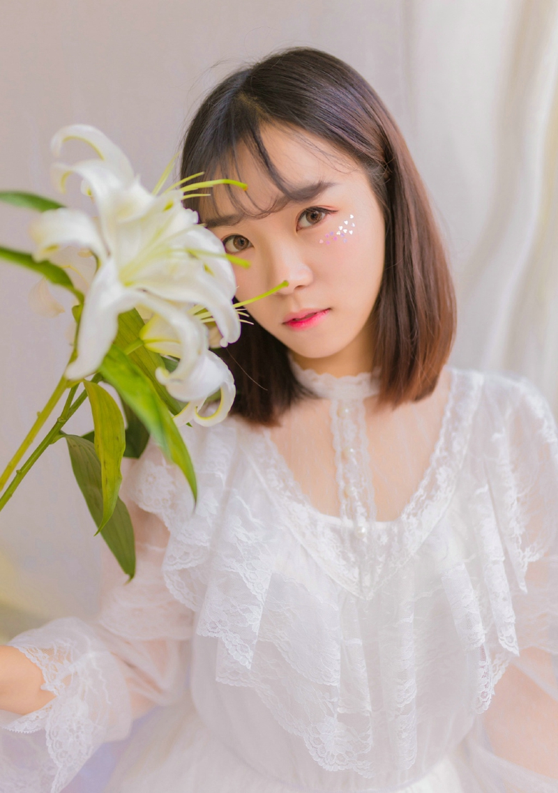 格子衬衫氧气美女清新阳光迷人写真