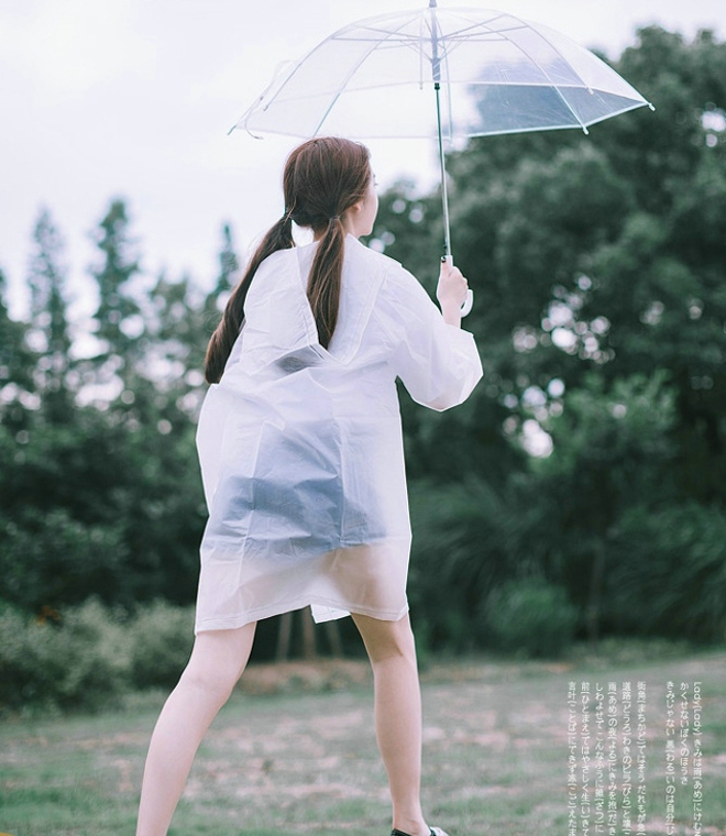 雨天俏丽女生户外优雅甜美迷人唯美写真