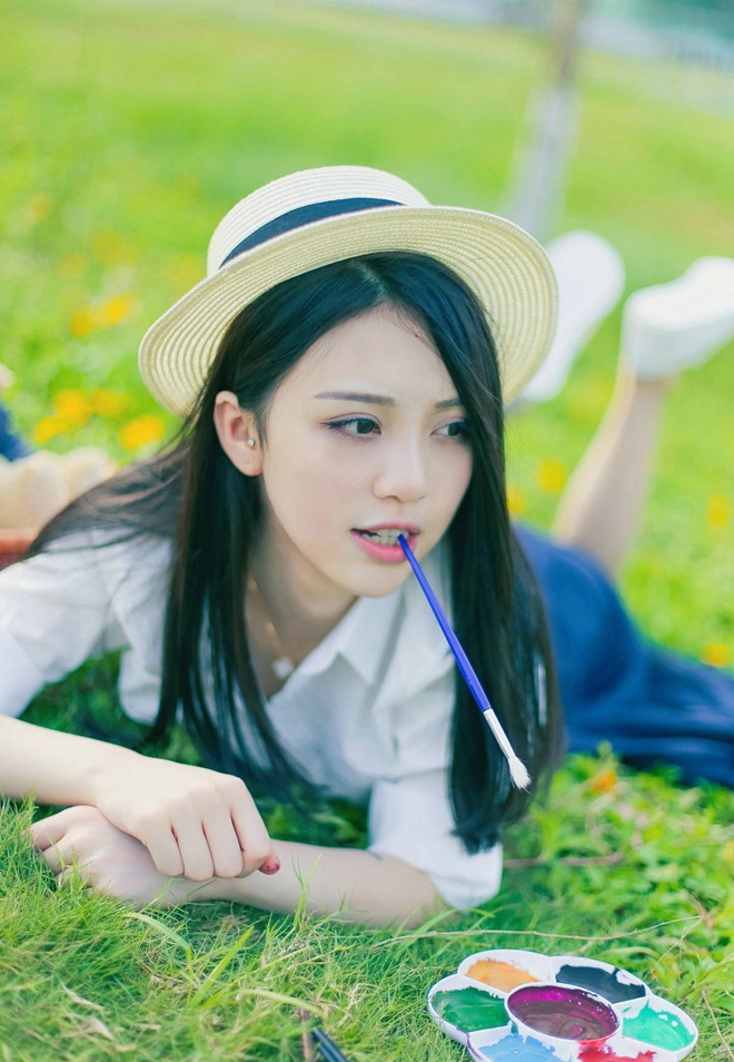 户外写生清纯美女如风如画