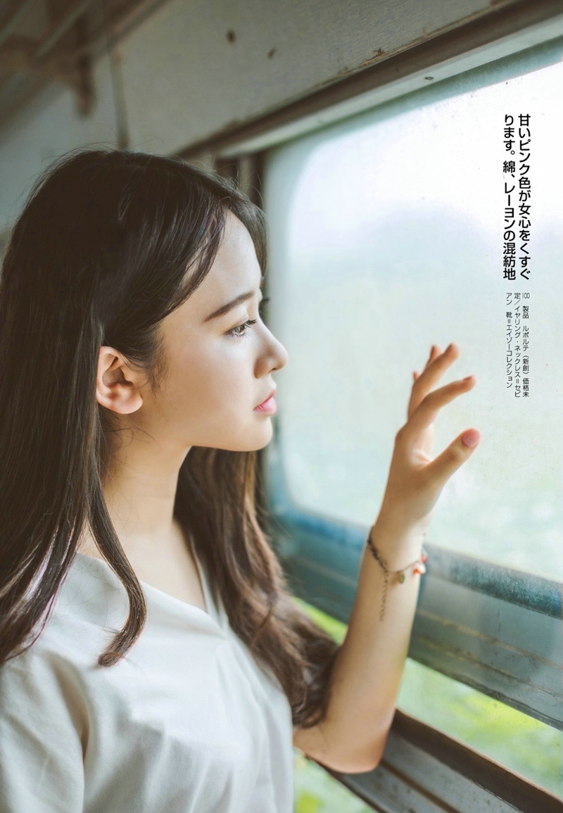 列车上的清纯漂亮少女笑脸阳光写真