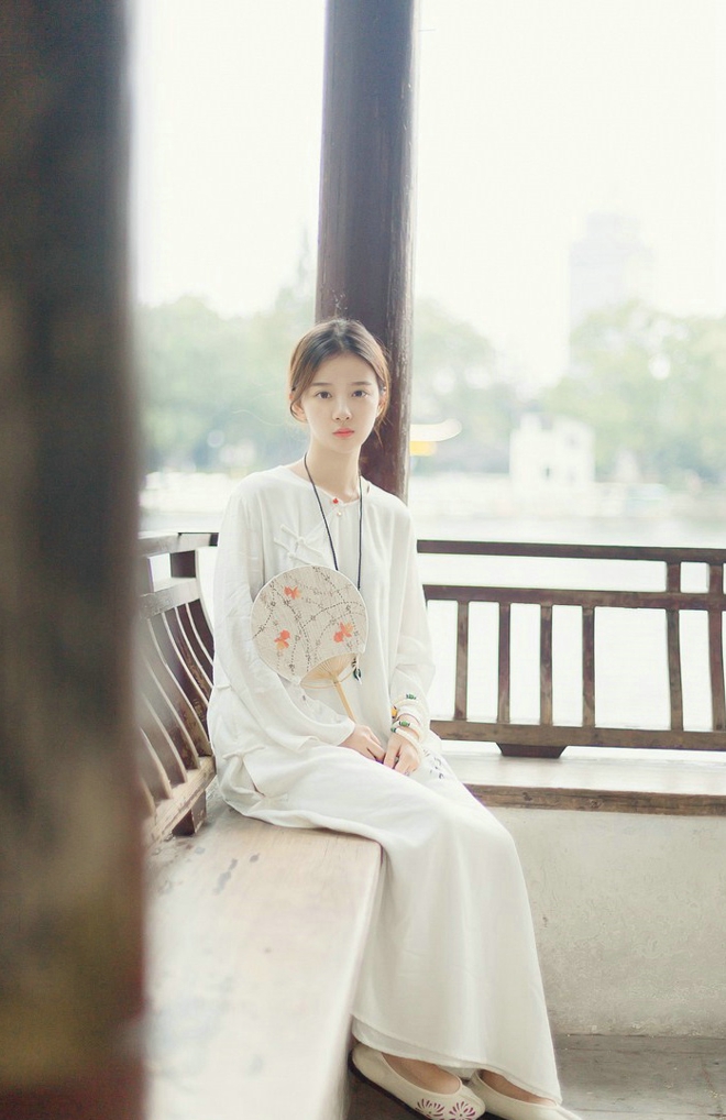 古色茶香古典干净女子清新户外写真
