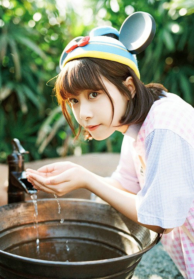 可爱呆萌漂亮女生游园写真