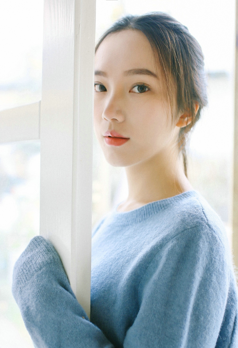 阳光下的可爱英伦范姑娘娇小玲珑