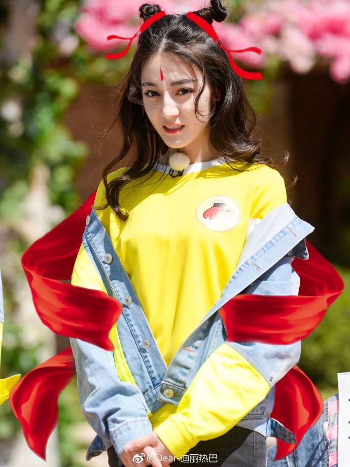 迪丽热巴奔跑吧  这位菇凉你是吃可爱长大的吗