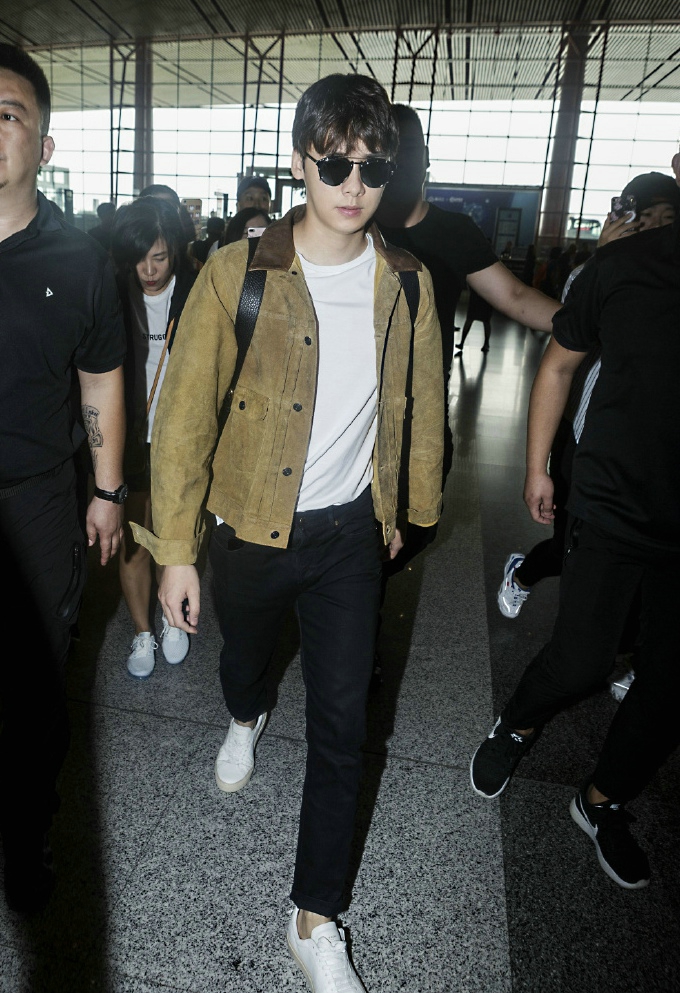 李易峰诠释华丽绅士风写真照