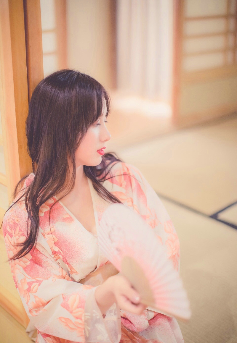 列车上的清纯漂亮少女笑脸阳光写真