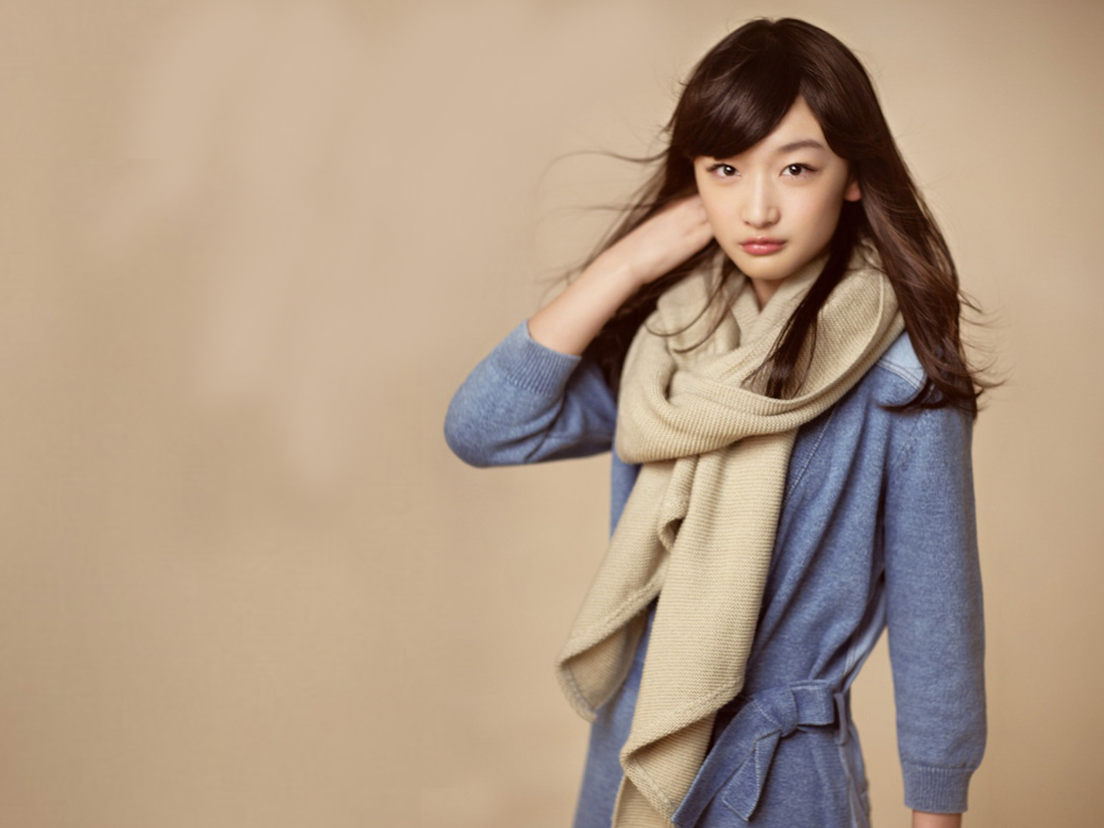 人气小花周冬雨随性图片