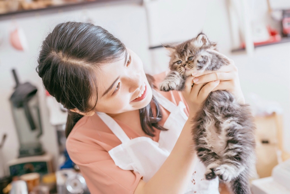 柔美姑娘旅拍民族风披肩明媚动人写真