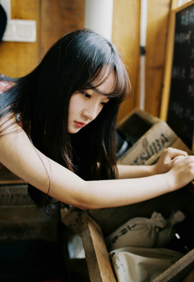 日系萌妹子清新甜美微笑可人写真