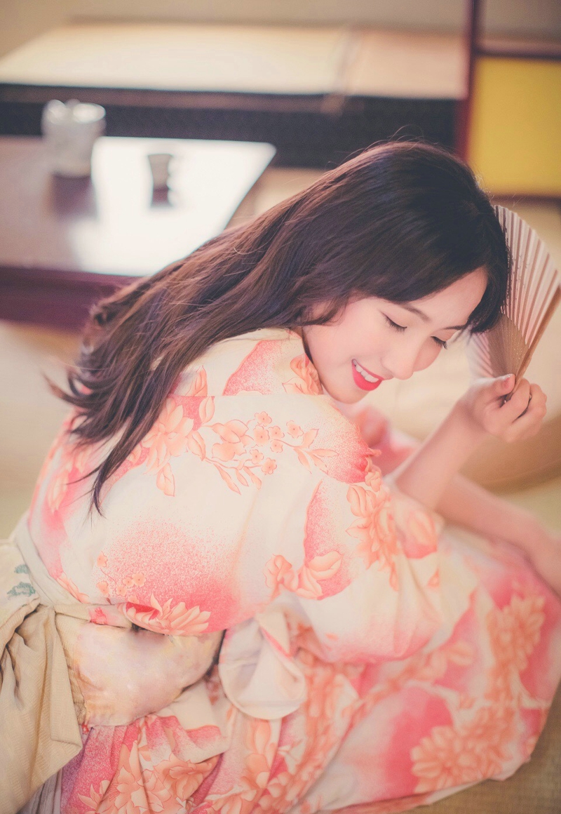 列车上的清纯漂亮少女笑脸阳光写真