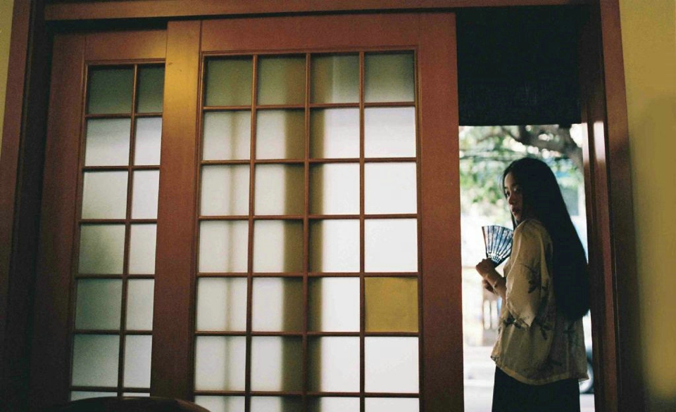 日系美女安静私房内养眼写真