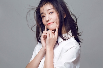 美女演员张雪迎桌面壁纸图片