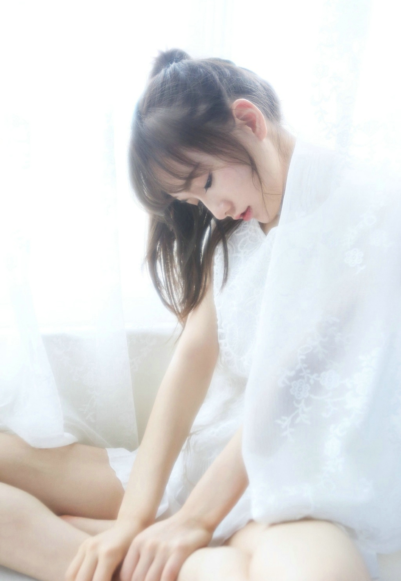 纯白私房内的马尾清纯姑娘柔美娇嫩写真