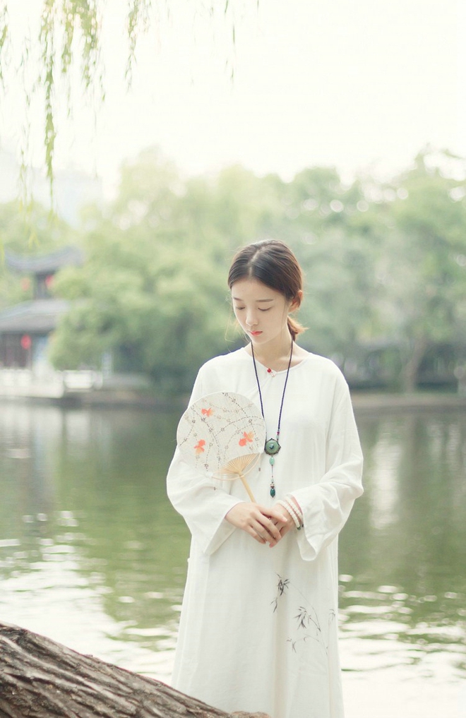 古色茶香古典干净女子清新户外写真