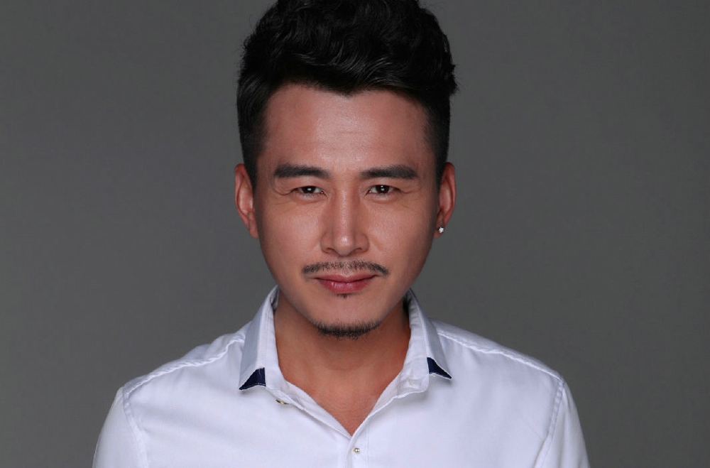 耿一正帅气男神痞气尽显