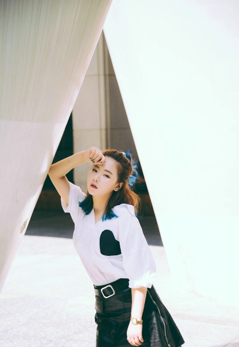 葡萄园内的清新气质美女养眼气质写真