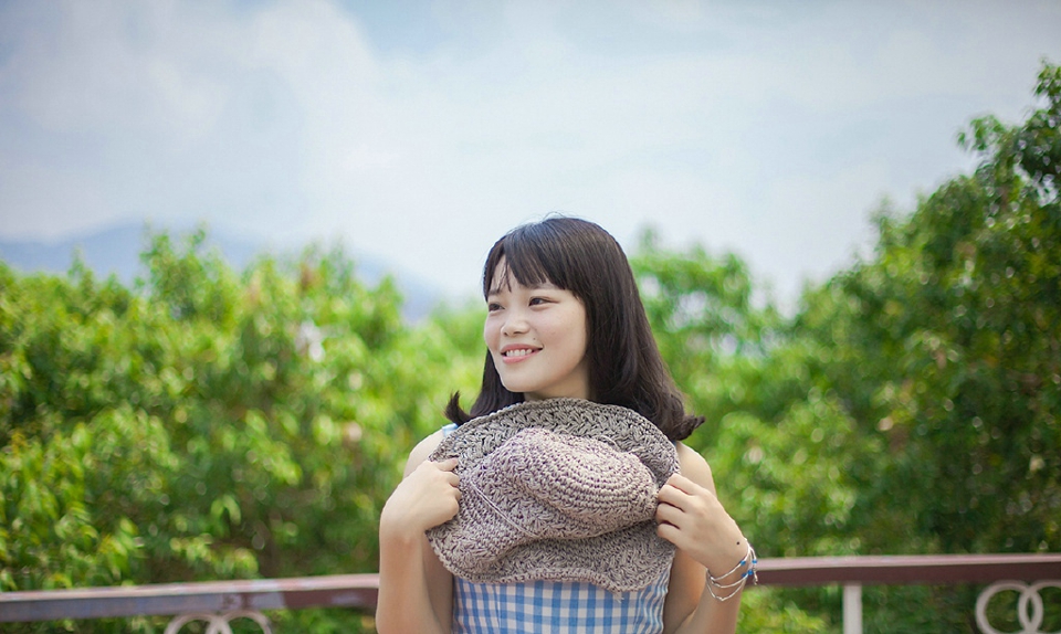 睡眼惺忪的素颜女孩最爱夏日