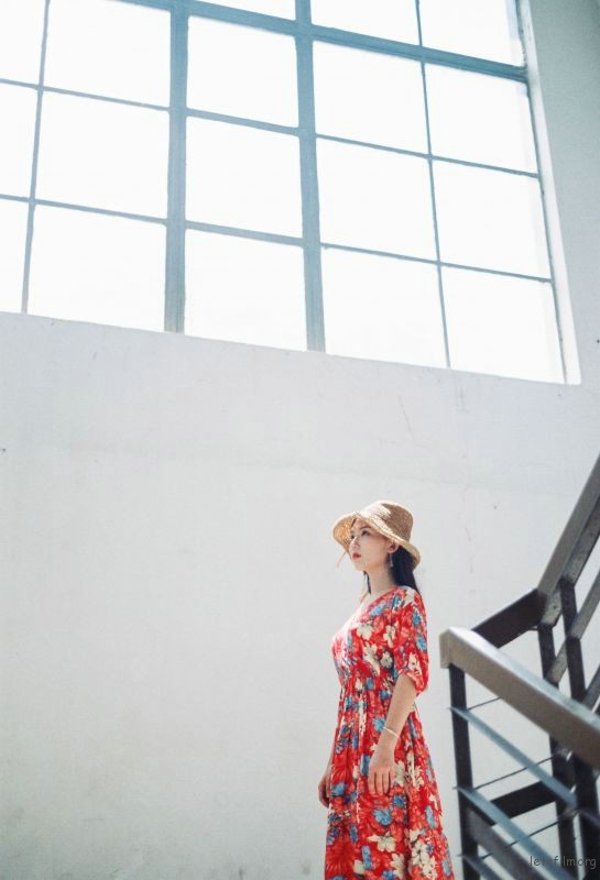 复古红色长裙美女魅力女人味散发