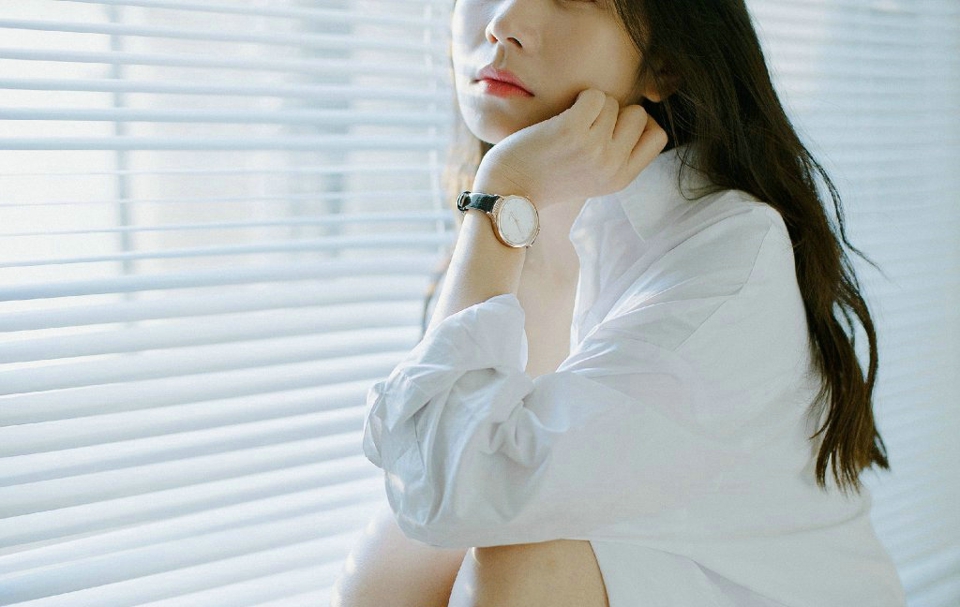 餐厅内的可爱少女青春无敌吸睛