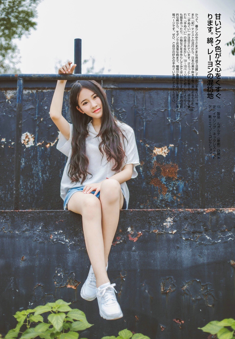 列车上的清纯漂亮少女笑脸阳光写真