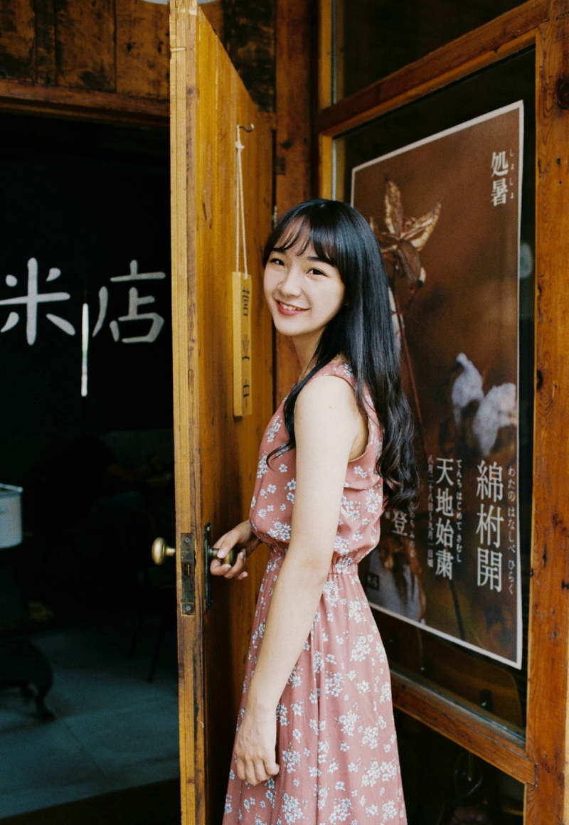 日系萌妹子清新甜美微笑可人写真